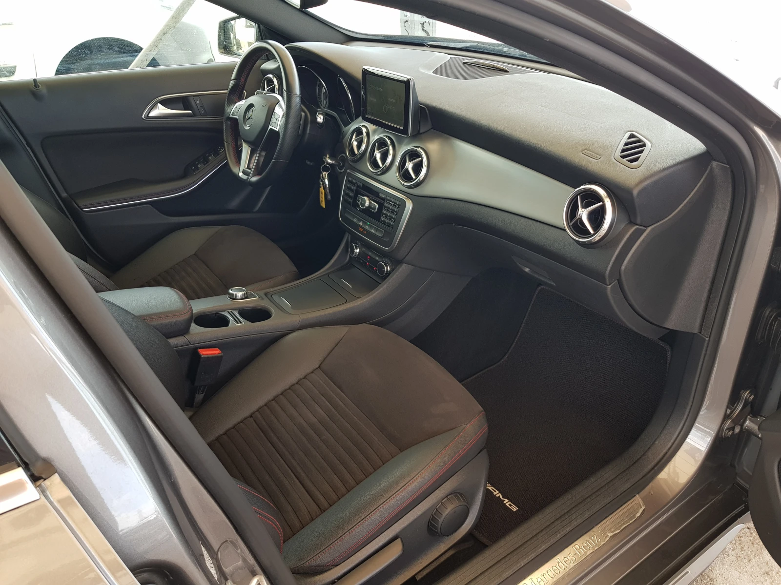 Mercedes-Benz GLA 200 CDI AMG/ПАНОРАМА/АВТОМАТИК ЛИЗИНГ, снимка 11 - Автомобили и джипове - 54525753