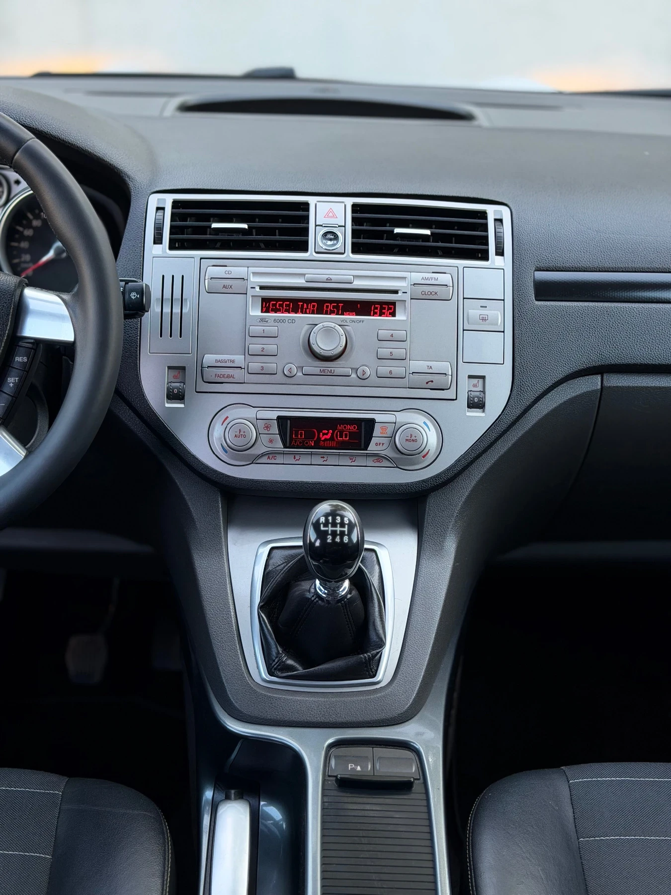 Ford Kuga 2.0TDCi~140hp~4x4~TITANIUM~KEYLESS, снимка 12 - Автомобили и джипове - 55710007