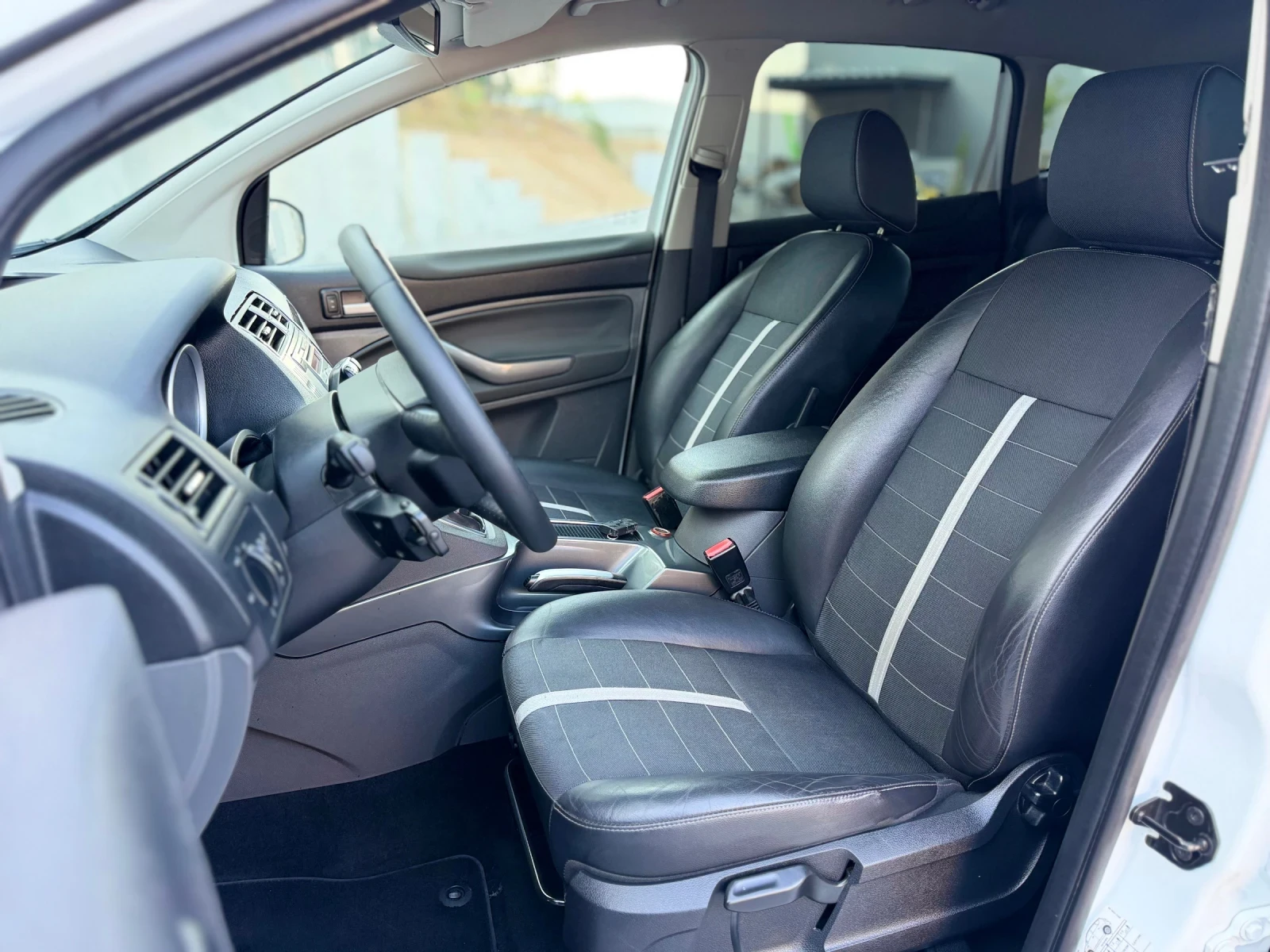 Ford Kuga 2.0TDCi~140hp~4x4~TITANIUM~KEYLESS, снимка 10 - Автомобили и джипове - 55710007