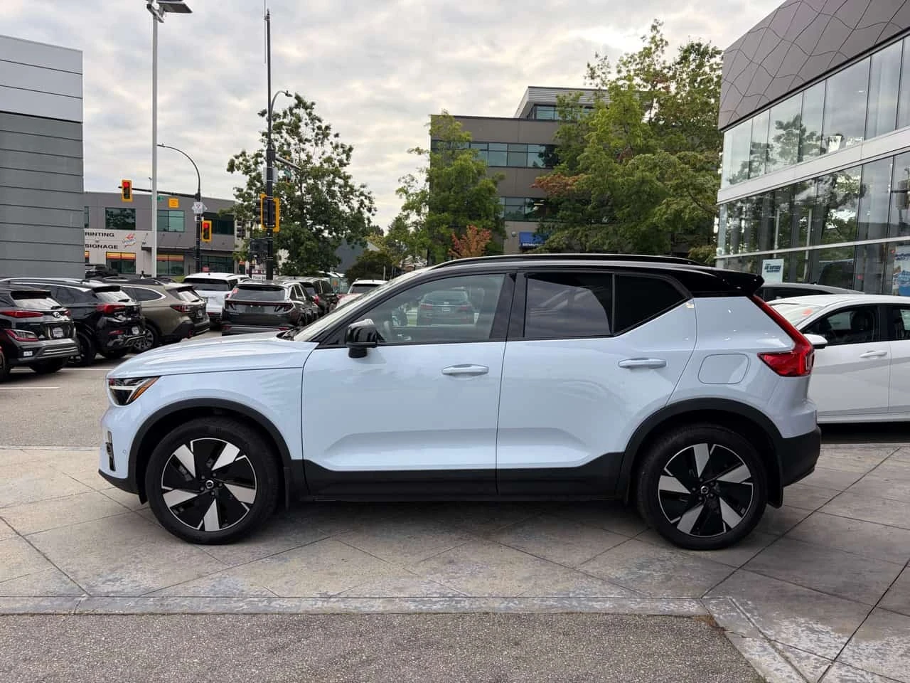 Volvo XC40 * Pure Twin eAWD Plus  * ПАНОРАМА * ЦЕНА ДО БГ * , снимка 2 - Автомобили и джипове - 56636890