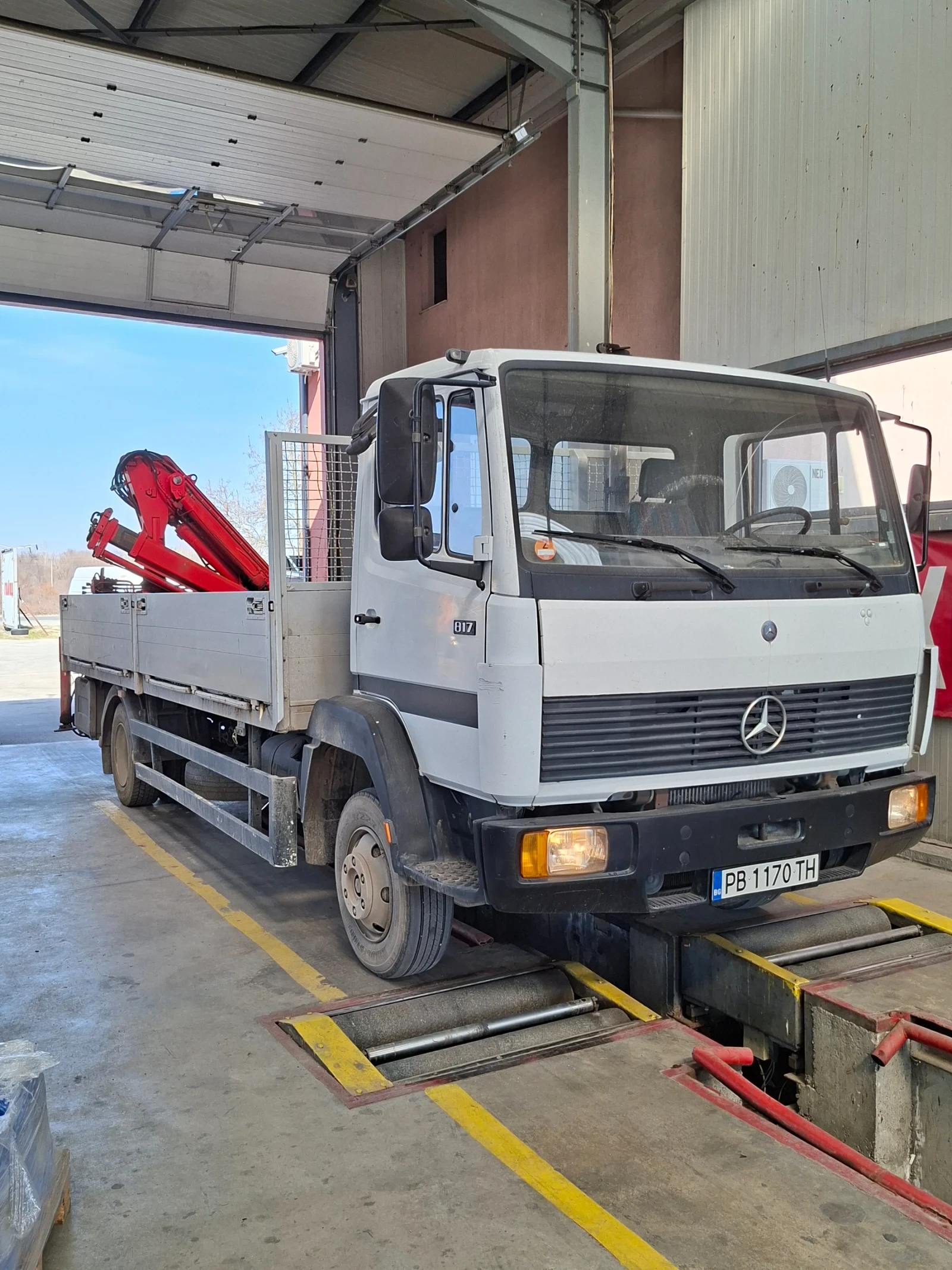 Mercedes-Benz 817 Кран, снимка 2 - Камиони - 53537209