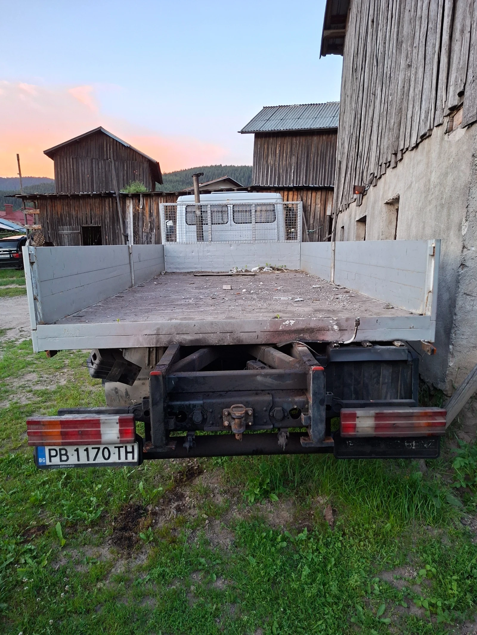 Mercedes-Benz 817 Кран, снимка 5 - Камиони - 55002540