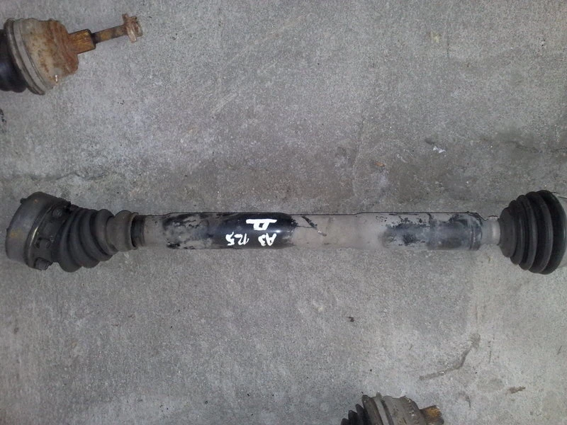 Полуоска предна дясна Ауди А3 1.8 (9)
