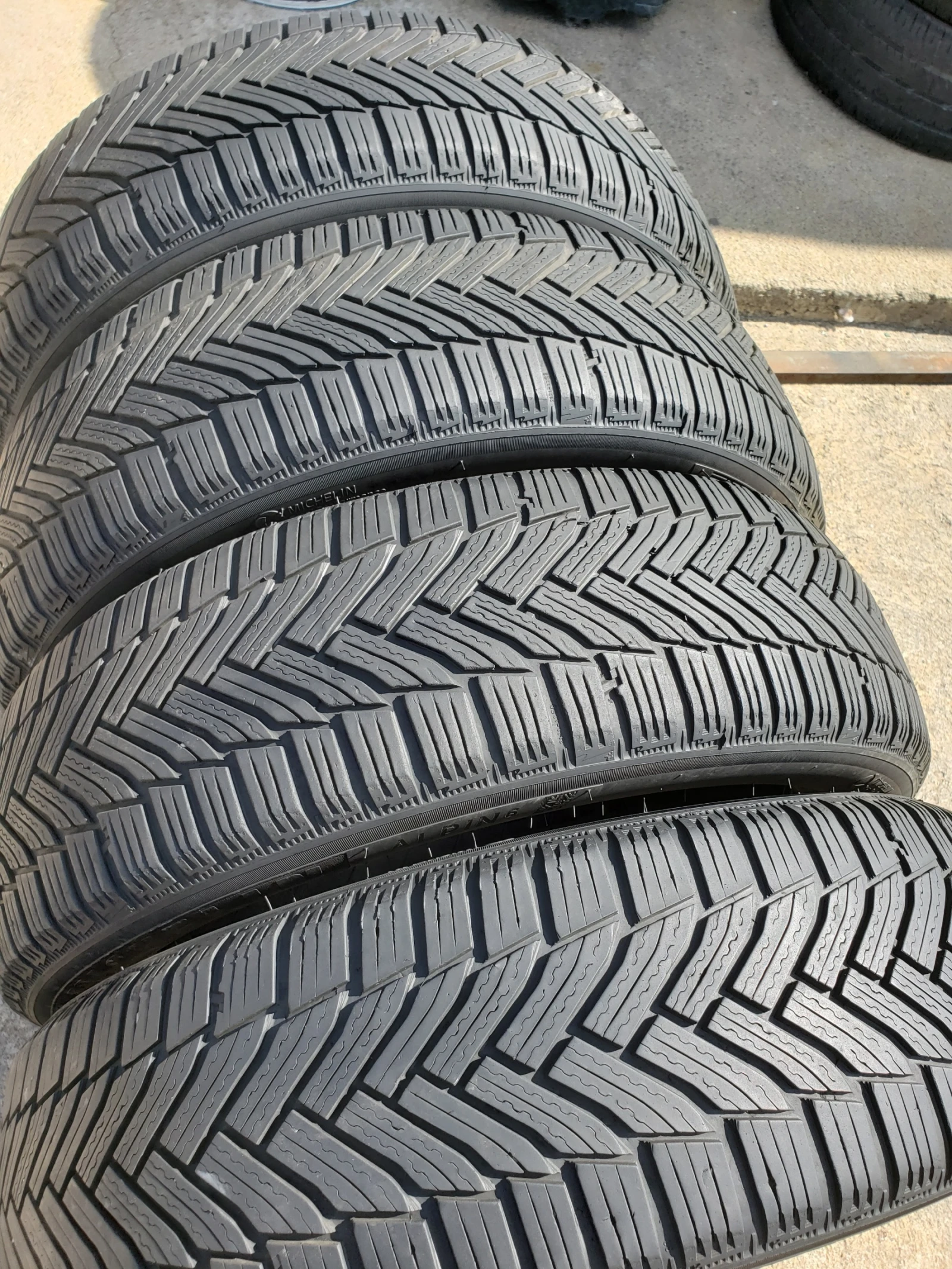 Гуми Зимни 195/55R20, снимка 4 - Гуми и джанти - 56197708