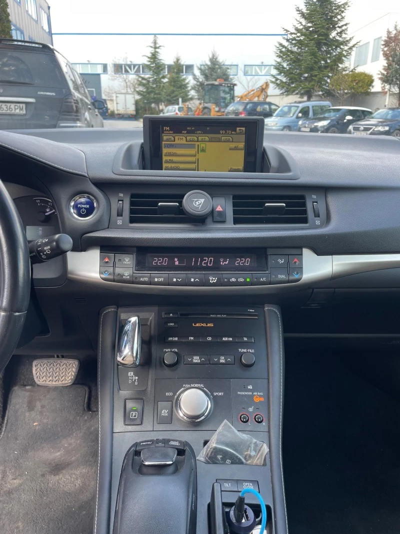 Lexus CT 200h, снимка 8 - Автомобили и джипове - 47125240