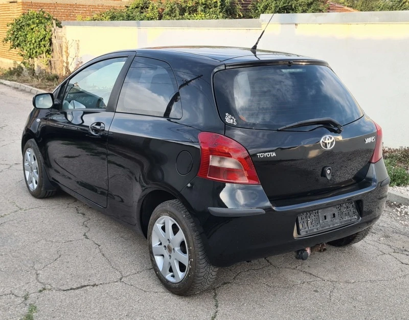 Toyota Yaris 1.3 VVTI, снимка 6 - Автомобили и джипове - 46601792