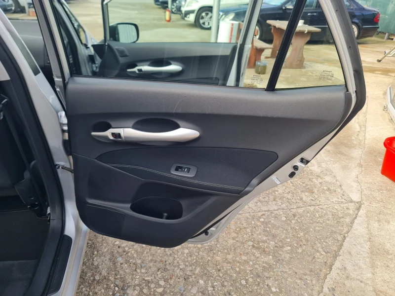 Toyota Auris 2.0 D4D FaceLift Handsfree Тмпомат KeyLess Go, снимка 9 - Автомобили и джипове - 48447922