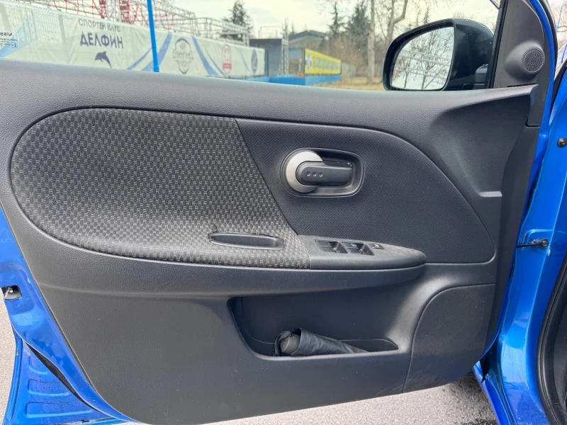 Nissan Note 1.6 AUTOMATIC, снимка 9 - Автомобили и джипове - 48450208