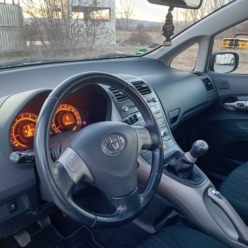 Toyota Auris 1.6 124к.с., снимка 6 - Автомобили и джипове - 48632570