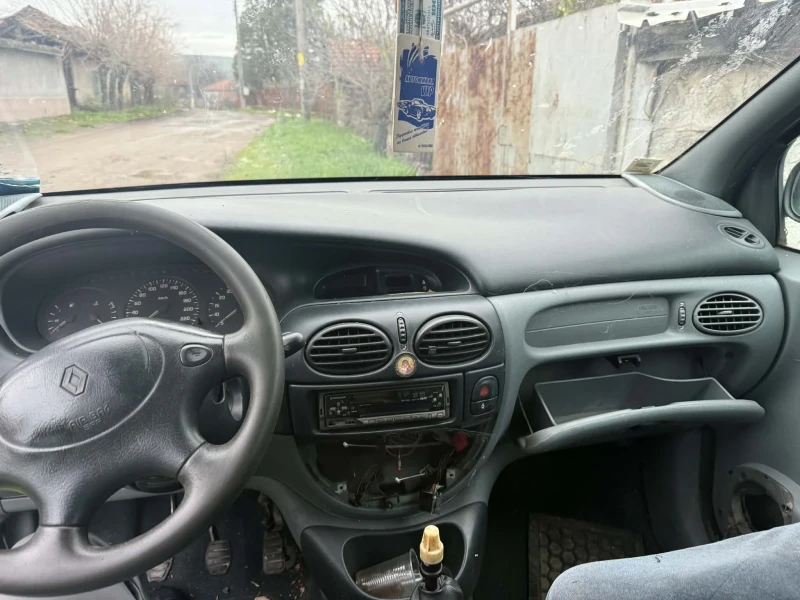 Renault Scenic 1.9 DCI , снимка 5 - Автомобили и джипове - 52683208