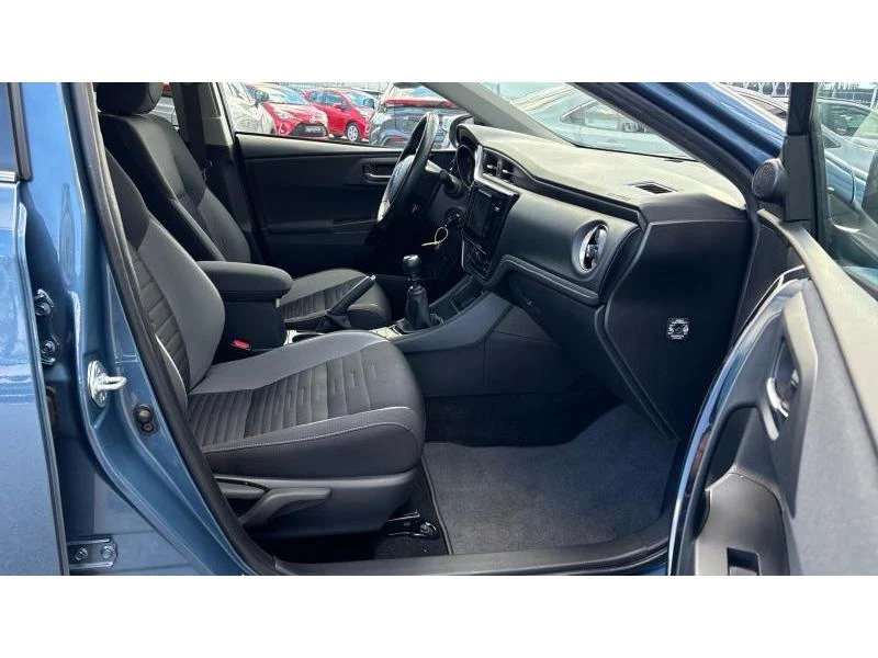 Toyota Auris 1.6P M/T FWD LUNA - изображение 6