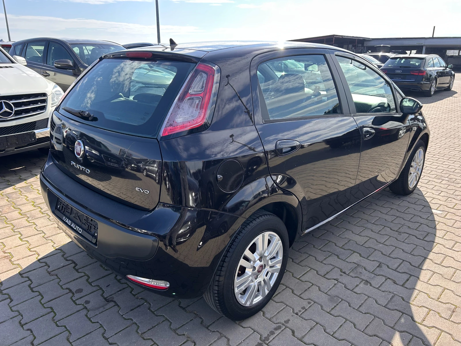 Fiat Punto EVO 1.4i EURO 5 - изображение 6