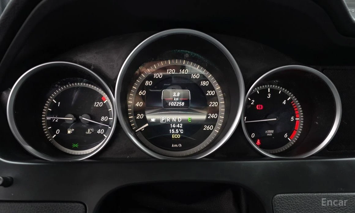 Mercedes-Benz C 220, снимка 8 - Автомобили и джипове - 53945854