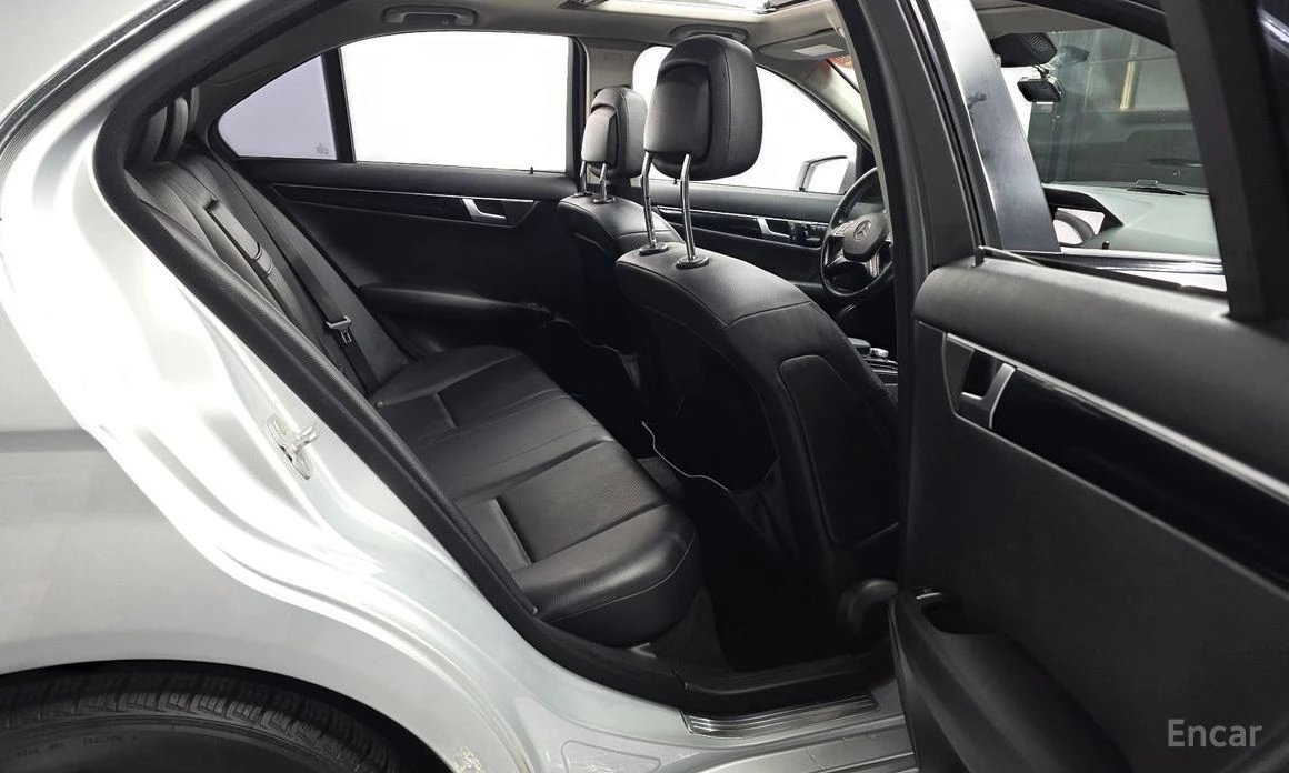 Mercedes-Benz C 220, снимка 12 - Автомобили и джипове - 53945854