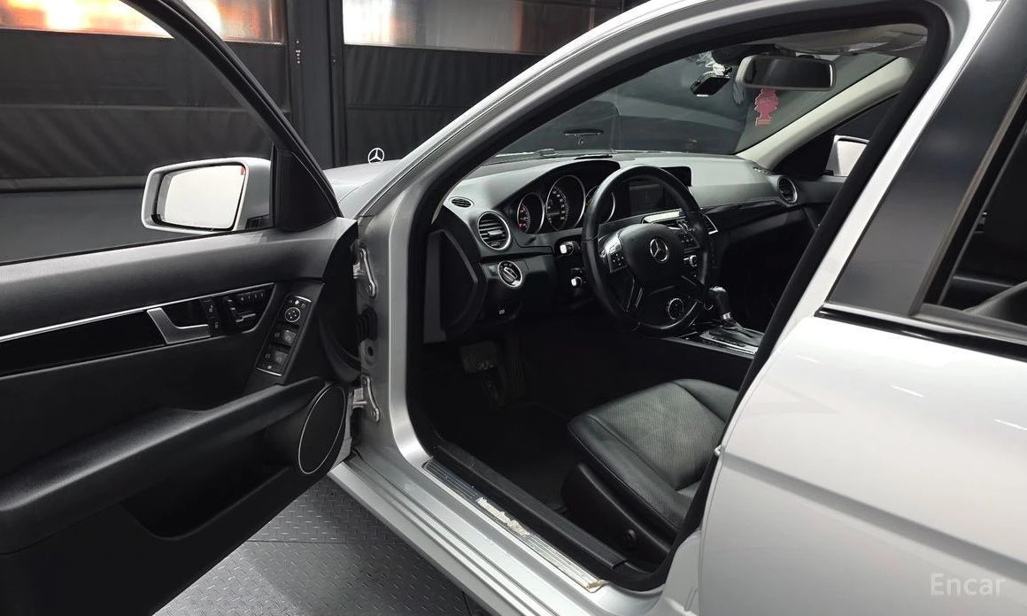 Mercedes-Benz C 220, снимка 10 - Автомобили и джипове - 53945854