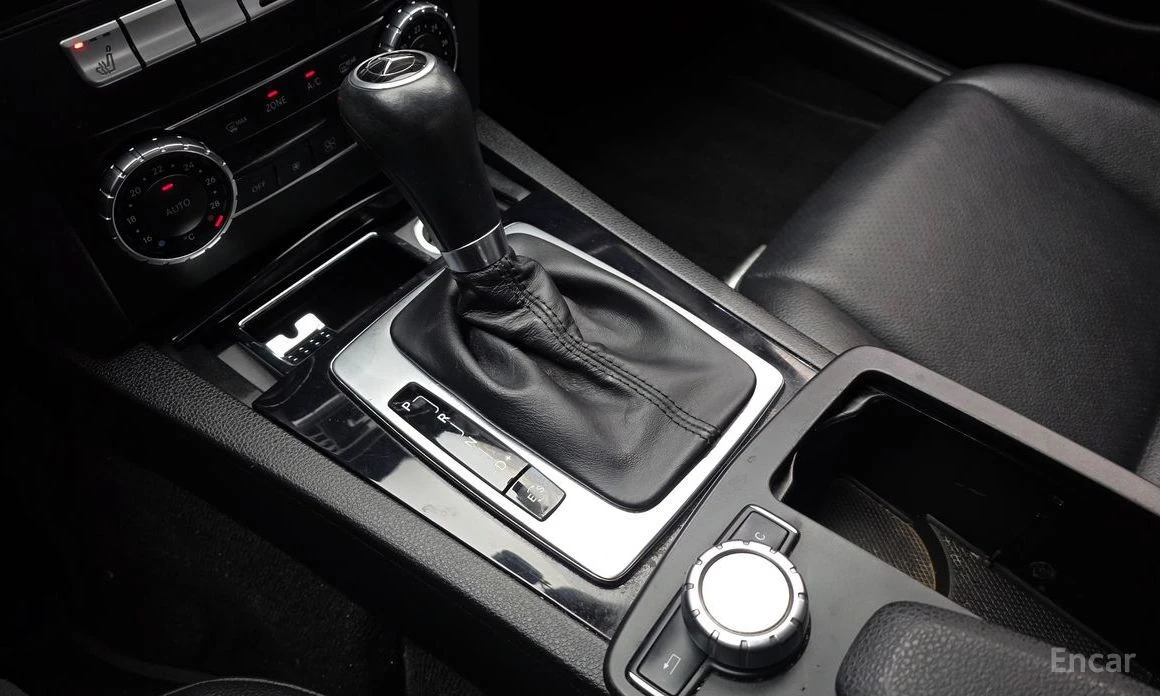 Mercedes-Benz C 220, снимка 9 - Автомобили и джипове - 53945854