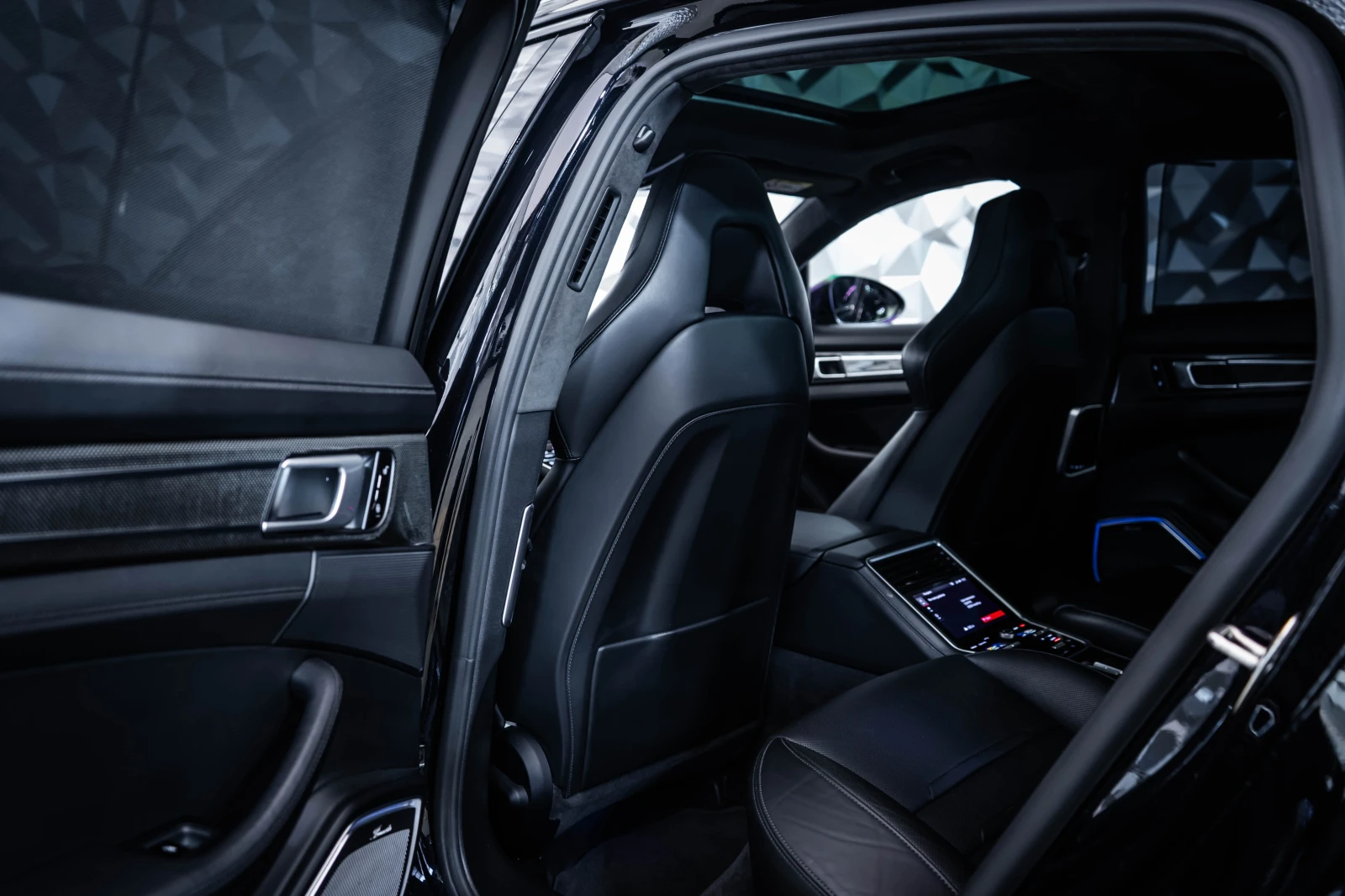 Porsche Panamera Turbo S E-Hybrid* Burmester* Pano, снимка 15 - Автомобили и джипове - 53985181