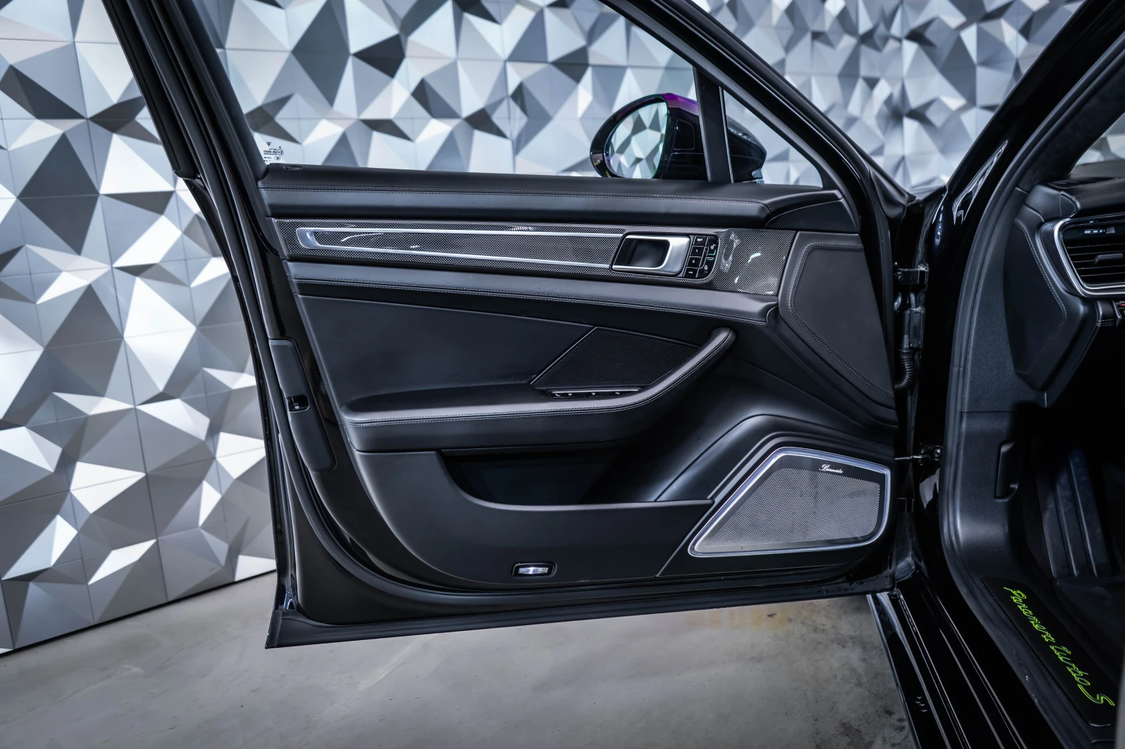 Porsche Panamera Turbo S E-Hybrid* Burmester* Pano, снимка 7 - Автомобили и джипове - 53985181