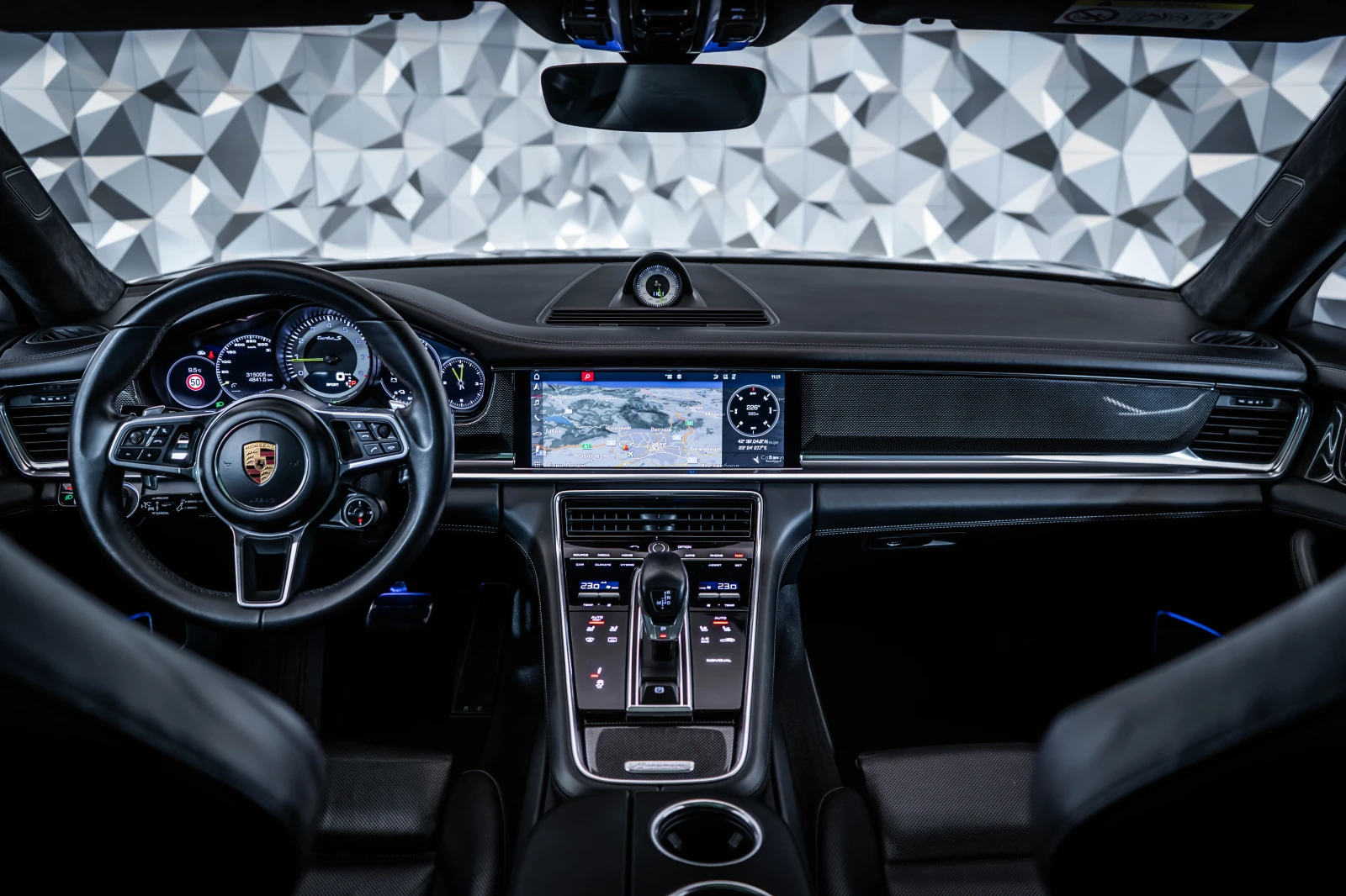 Porsche Panamera Turbo S E-Hybrid* Burmester* Pano, снимка 11 - Автомобили и джипове - 53985181