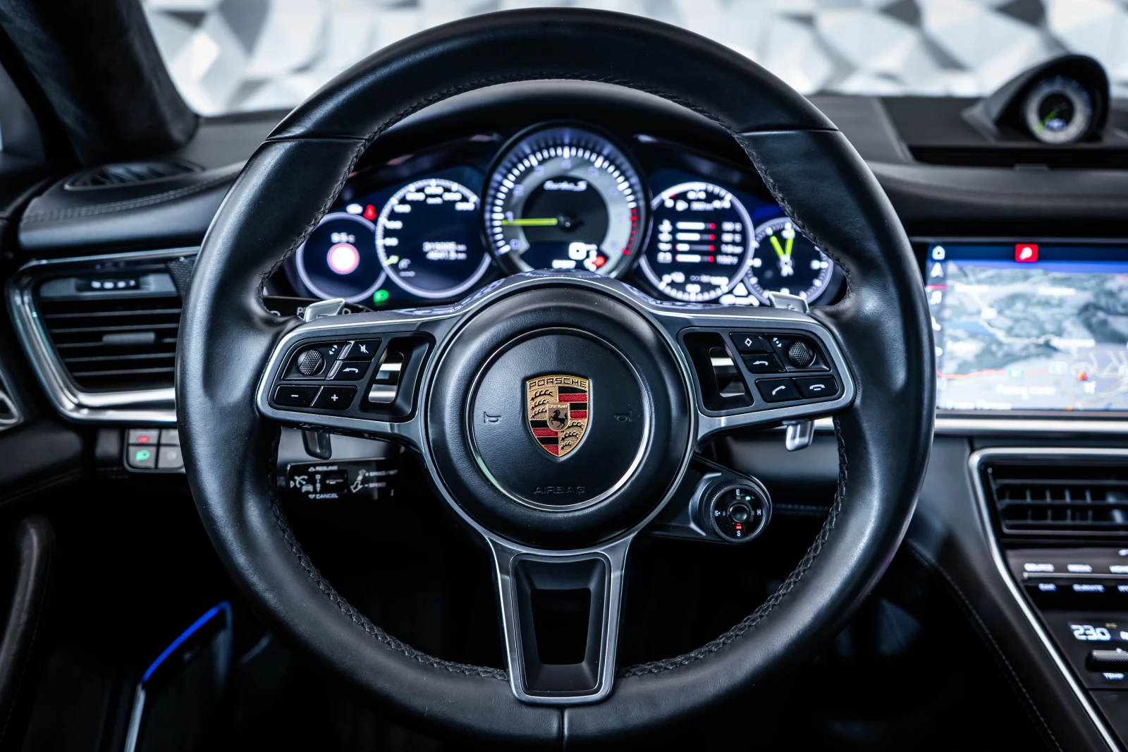 Porsche Panamera Turbo S E-Hybrid* Burmester* Pano, снимка 10 - Автомобили и джипове - 53985181