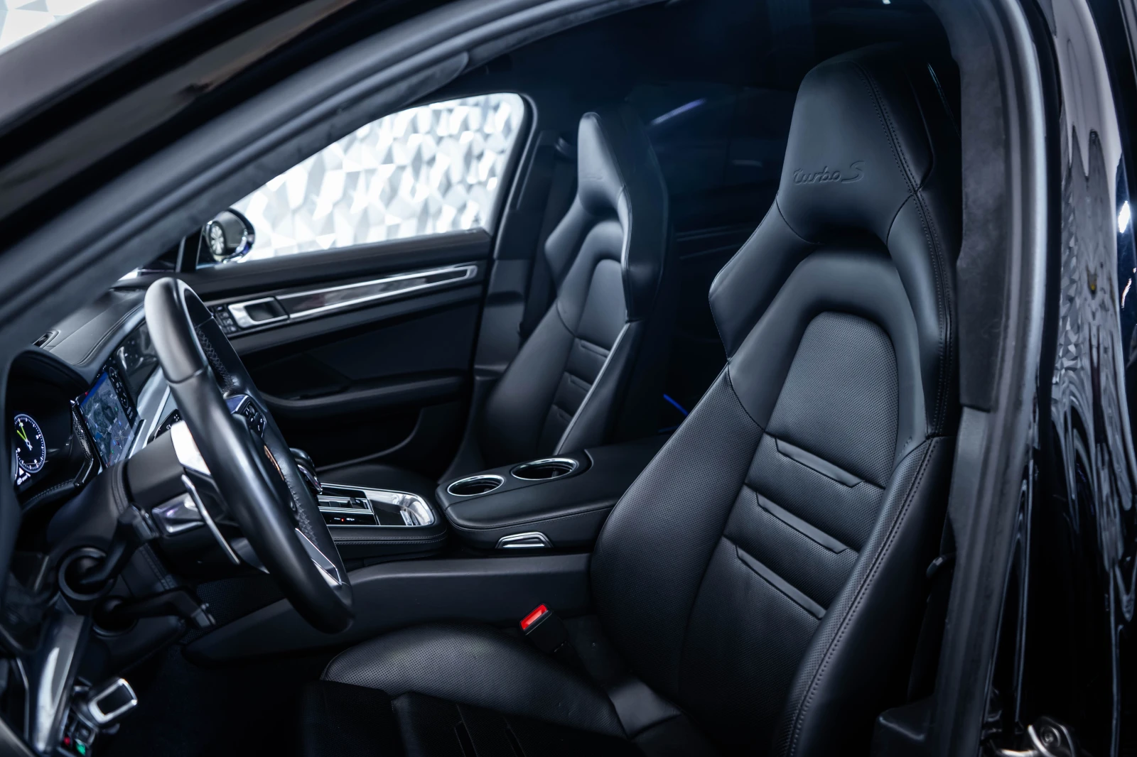 Porsche Panamera Turbo S E-Hybrid* Burmester* Pano, снимка 13 - Автомобили и джипове - 53985181