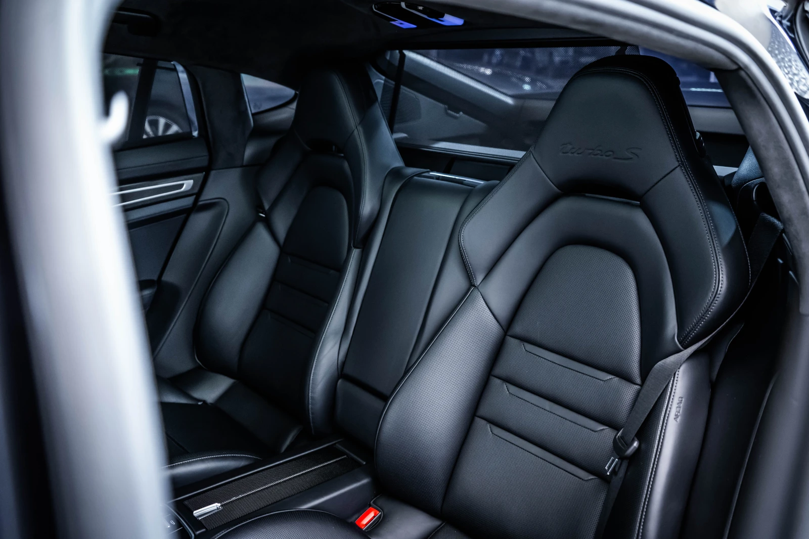 Porsche Panamera Turbo S E-Hybrid* Burmester* Pano, снимка 16 - Автомобили и джипове - 53985181