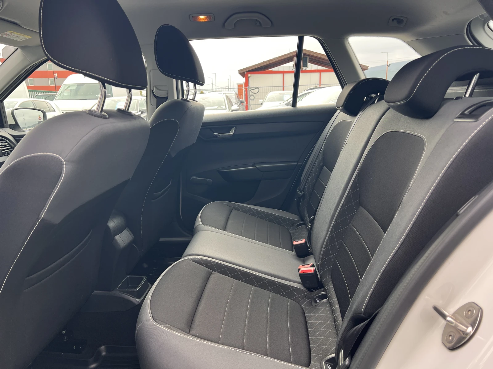 Skoda Fabia COMBI/SELECTION/1.0/TSI, снимка 10 - Автомобили и джипове - 54039884