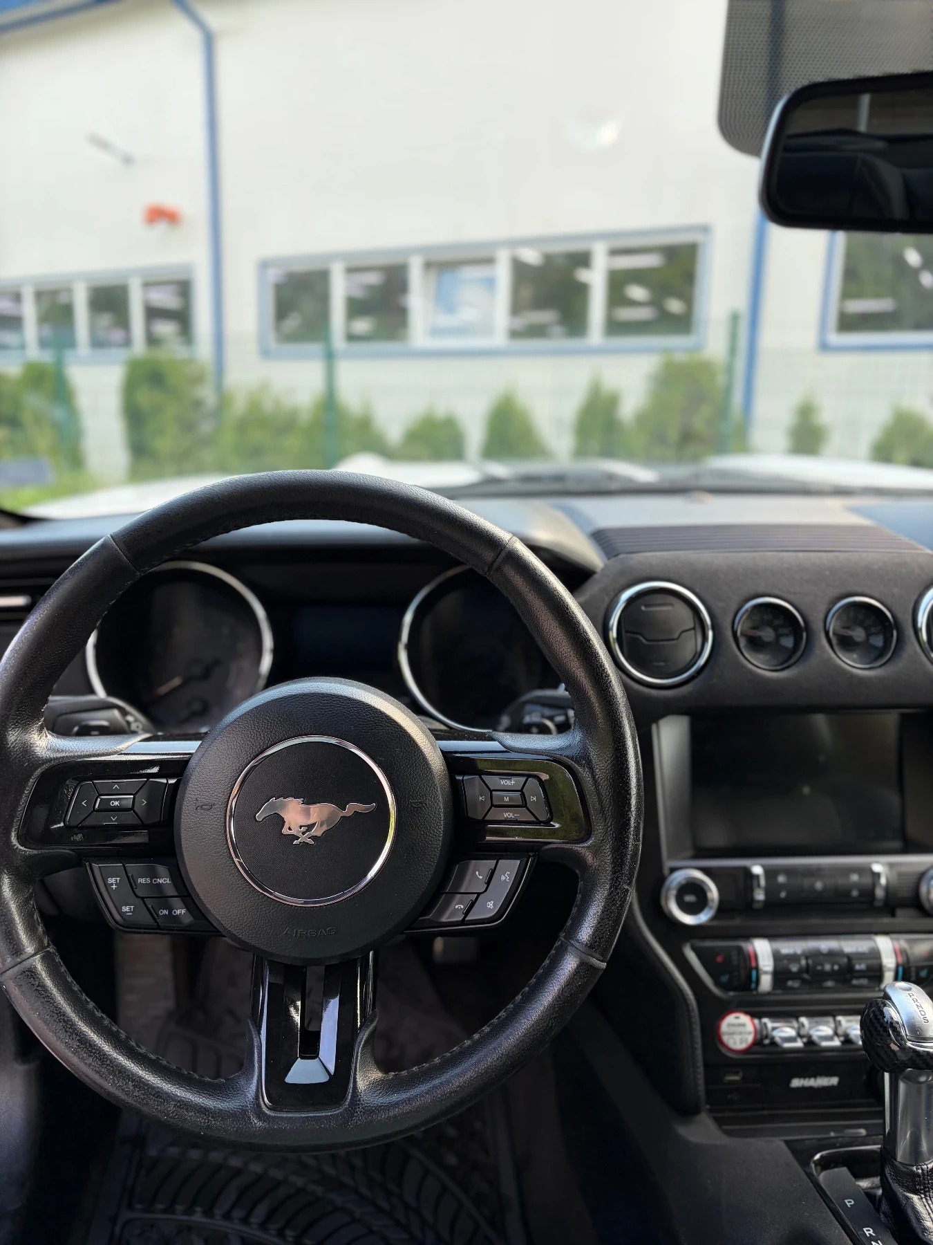 Ford Mustang 2.3 EcoBoost  Performance pack Full ! !, снимка 17 - Автомобили и джипове - 54795184