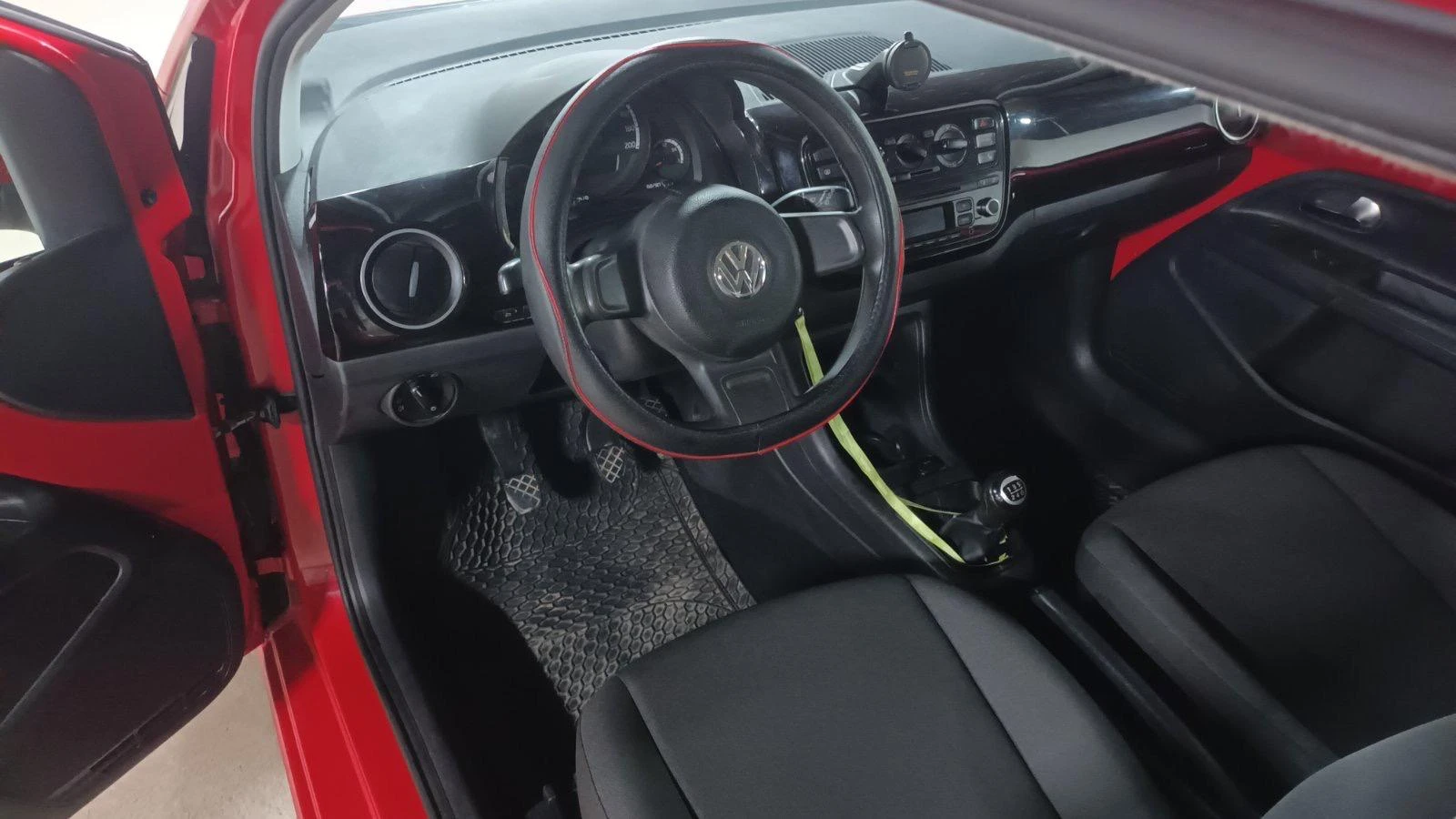 VW Up, снимка 8 - Автомобили и джипове - 54915799