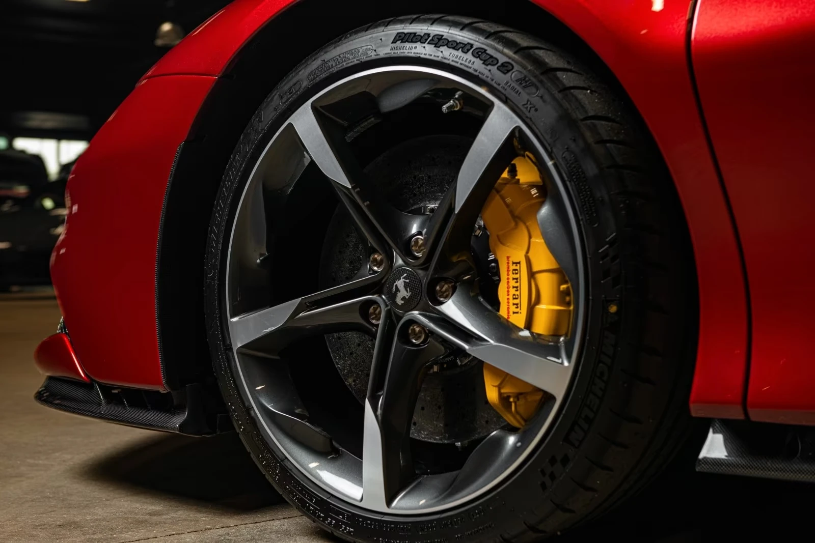 Ferrari SF 90 SPIDER/ CARBON / LIFT/ 360 / ROSSO FIORA / CERAMIC, снимка 7 - Автомобили и джипове - 54972332