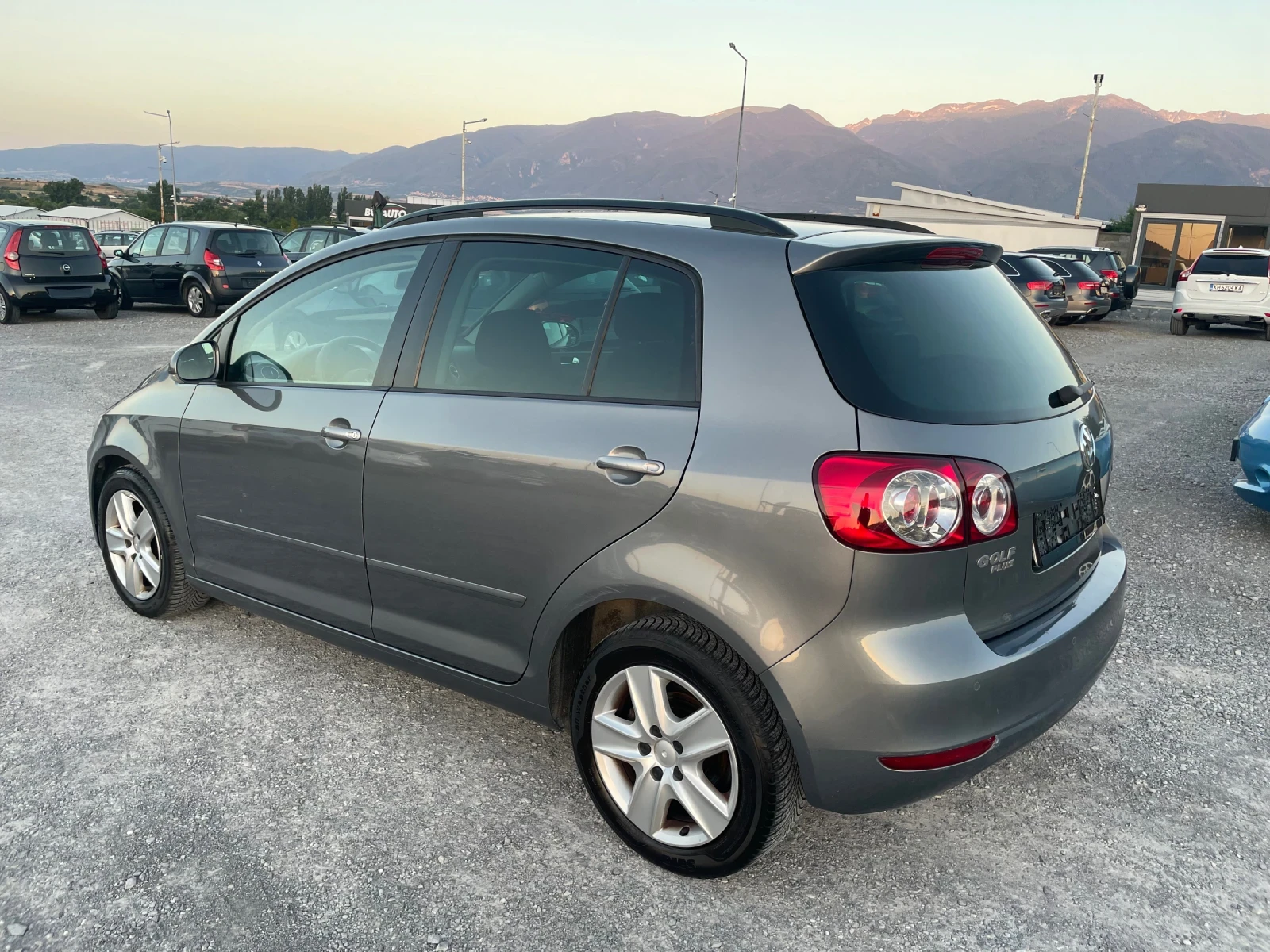 VW Golf Plus 1.6 ГАЗ БЕНЗИН, снимка 4 - Автомобили и джипове - 55084099