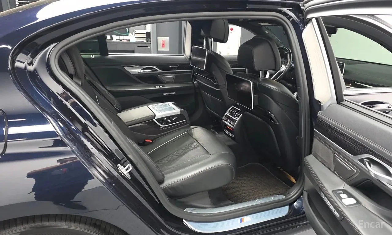 BMW 740 * 740Li xDrive M Sport Package * ЦЕНА ДО БГ, снимка 12 - Автомобили и джипове - 55872187