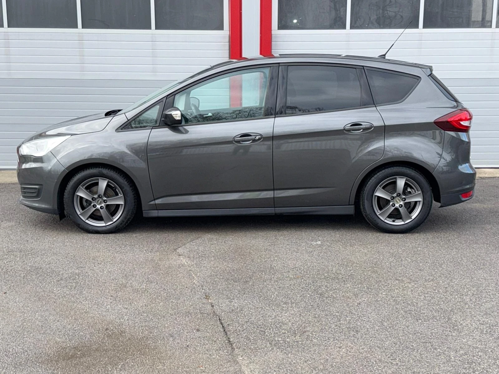 Ford C-max 1.0I ECOBOOST TITANIUM NAVI 6-SPEED EVRO 6B ������ | Mobile.bg � ����������� 6
