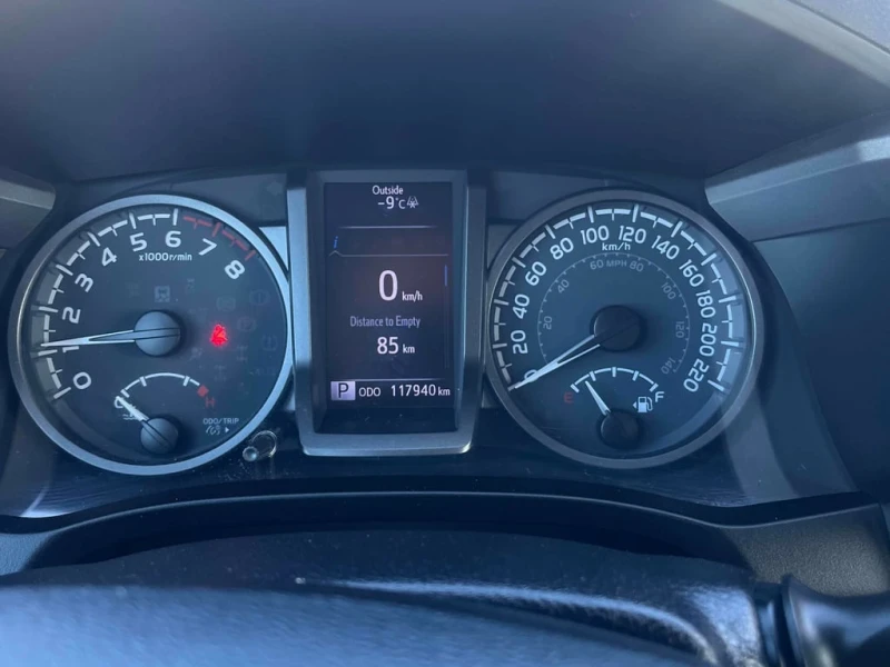 Toyota Tacoma 4x4 Double Cab  CARFAX, снимка 8 - Автомобили и джипове - 53234246