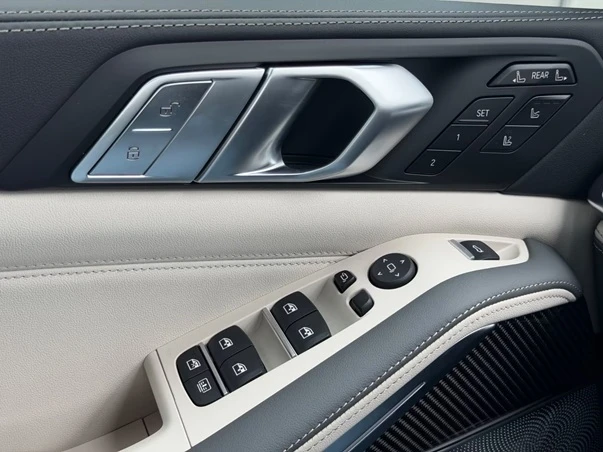 BMW X7 M60i xDrive = M-Sport Pro = Гаранция, снимка 5 - Автомобили и джипове - 55434251