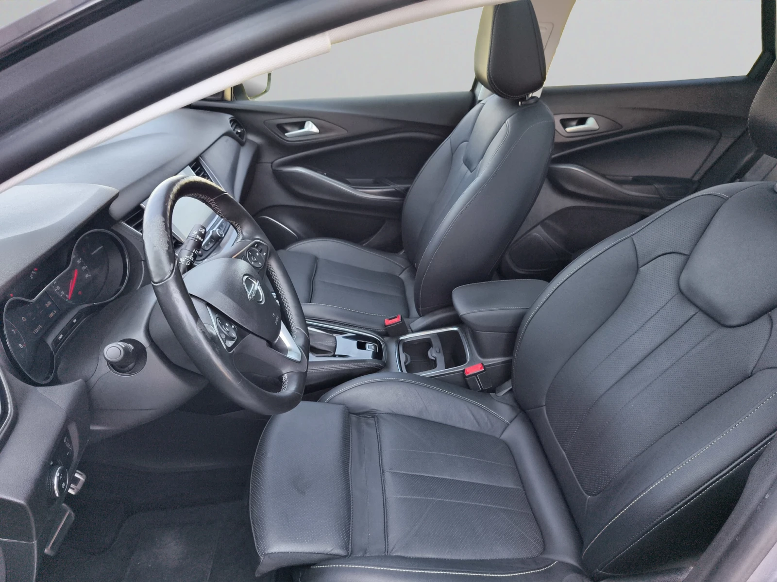 Opel Grandland X Ultimate 1.6 бензин (133kW/180 к.с.) AT8/2012R07 - изображение 10