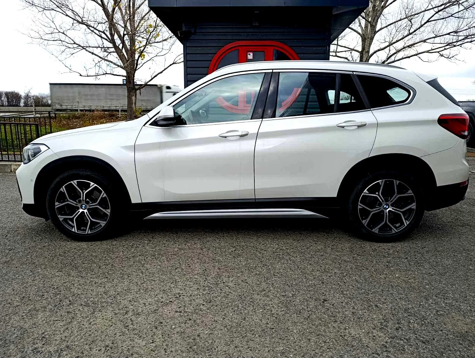 BMW X1 2.0d Xdrive Сервизна устория! - изображение 4