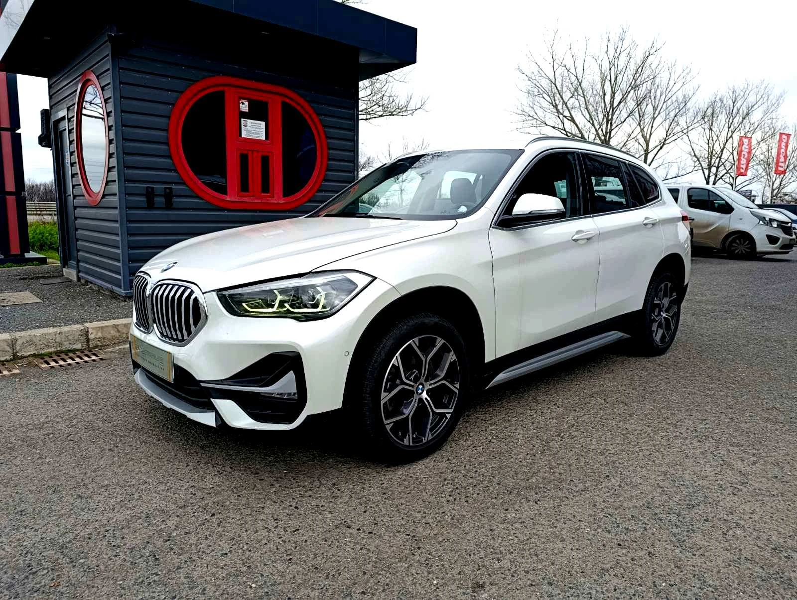 BMW X1 2.0d Xdrive Сервизна устория! - изображение 3