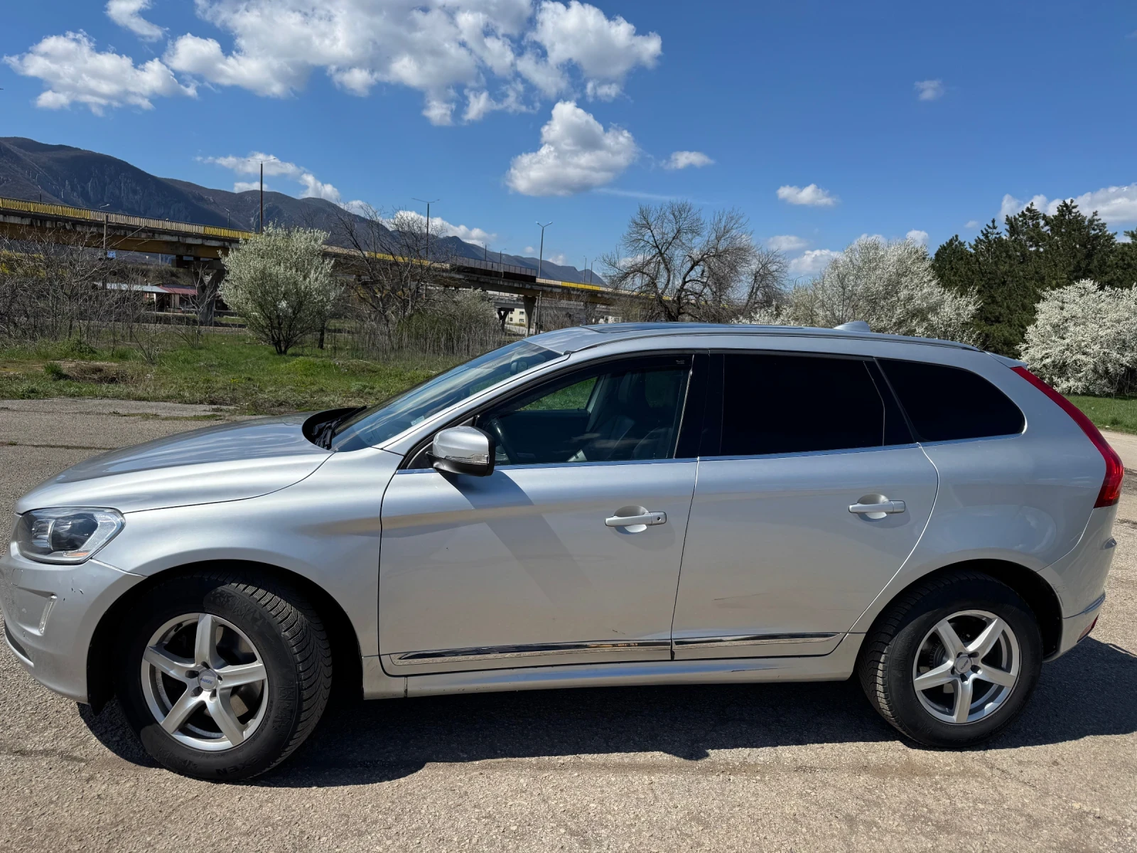 Volvo XC60 D5, снимка 3 - Автомобили и джипове - 54478378