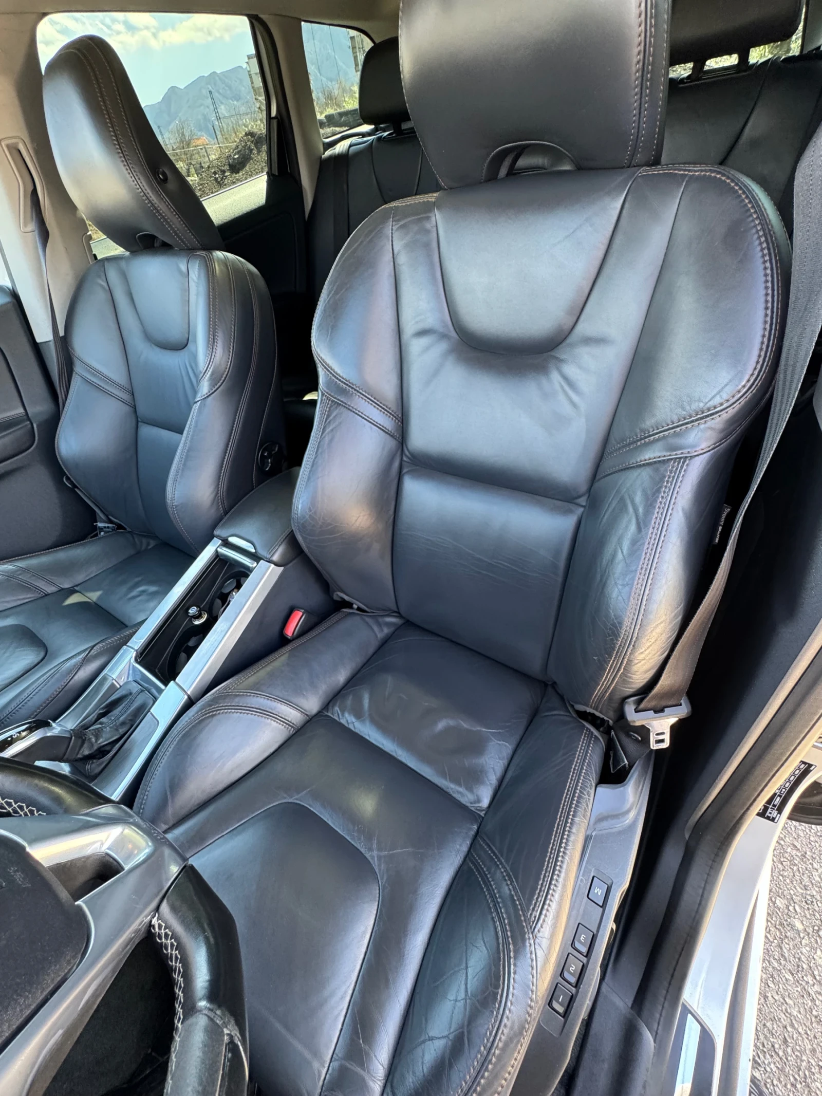 Volvo XC60 D5, снимка 8 - Автомобили и джипове - 54478378