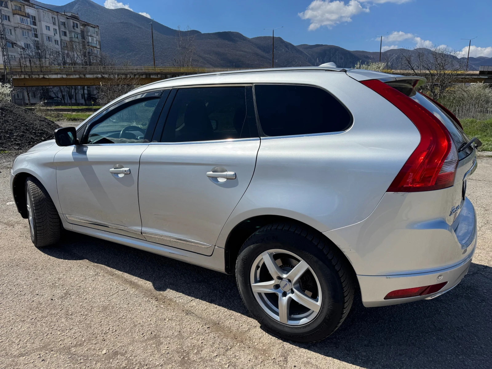 Volvo XC60 D5, снимка 4 - Автомобили и джипове - 54478378