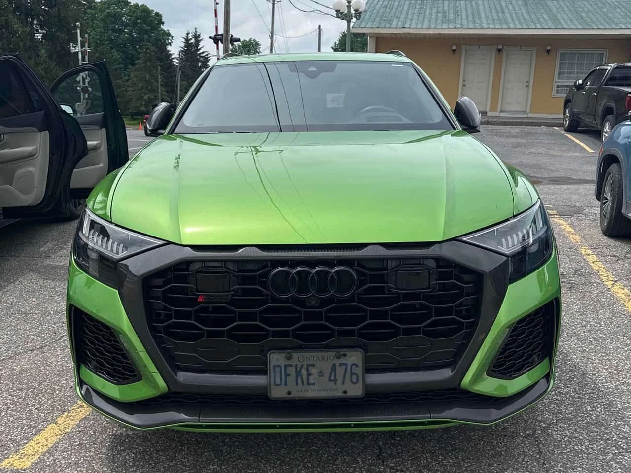 Audi RSQ8 4.0 TFSI quattro * ДИСТРОНИК * МАСАЖИ * ОБДУХВАНЕ, снимка 2 - Автомобили и джипове - 54875791