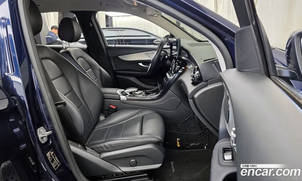 Mercedes-Benz GLC GLC350e 4MATIC, снимка 11 - Автомобили и джипове - 56122804