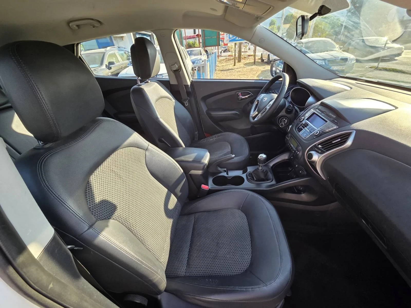 Hyundai IX35, снимка 11 - Автомобили и джипове - 56161977