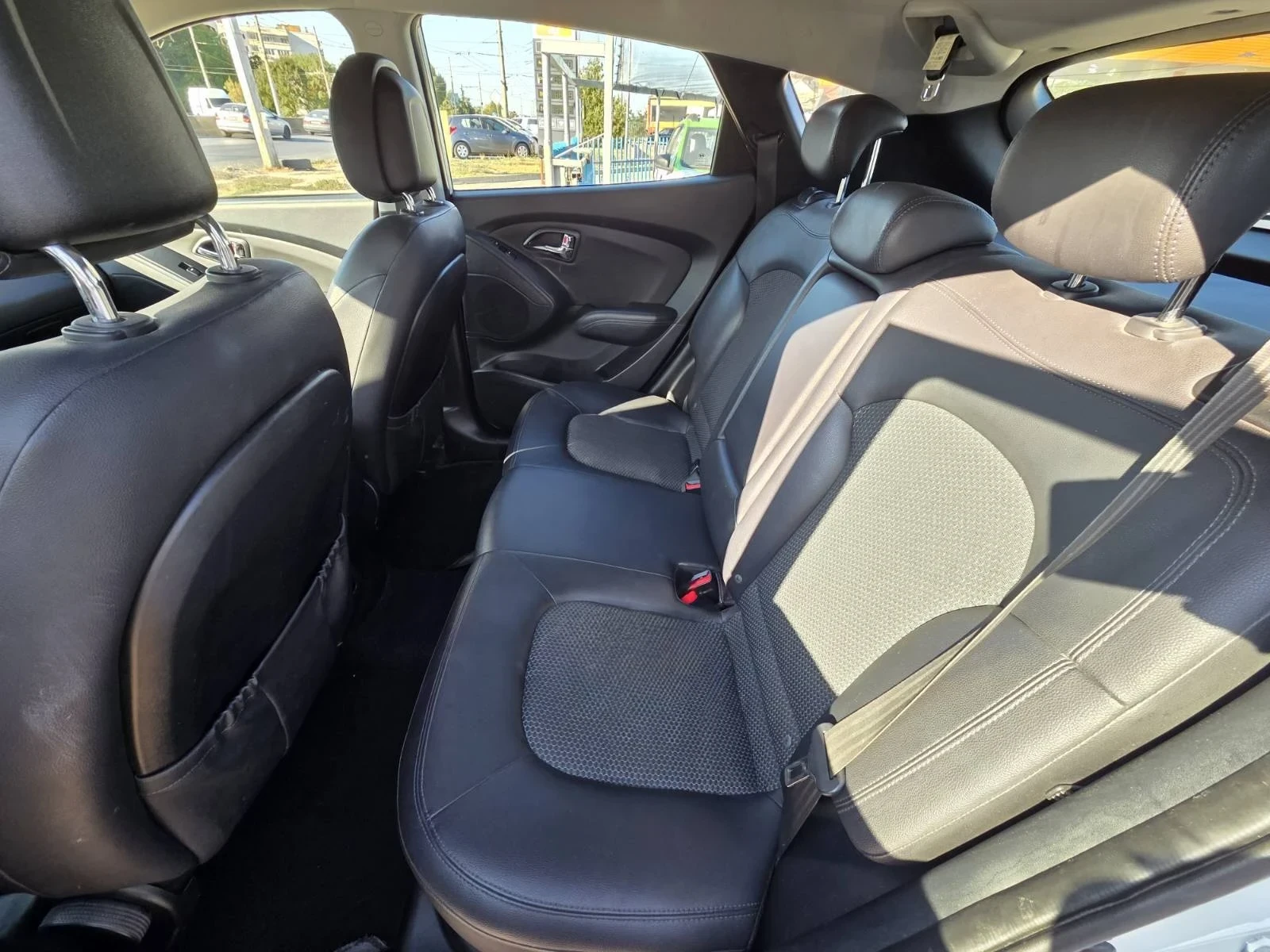 Hyundai IX35, снимка 13 - Автомобили и джипове - 56161977