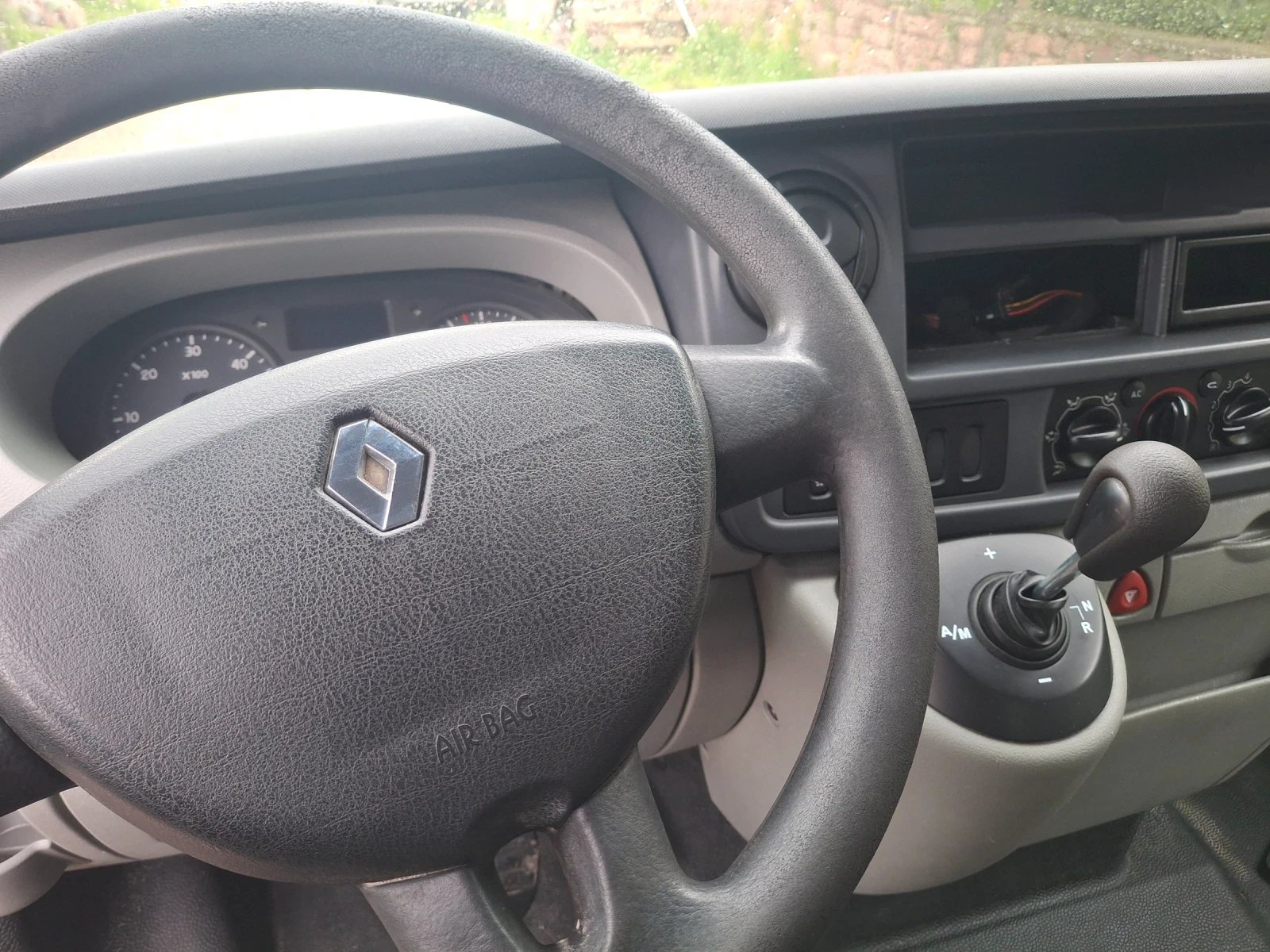 Renault Master 2.5dci.avtomat.klim., снимка 10 - Бусове и автобуси - 54775587