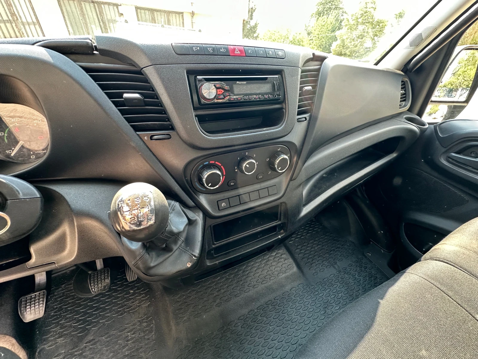 Iveco 35c15 Тристаранен самосвал , Климатик, 150коня3.0TDI, снимка 5 - Бусове и автобуси - 55616388