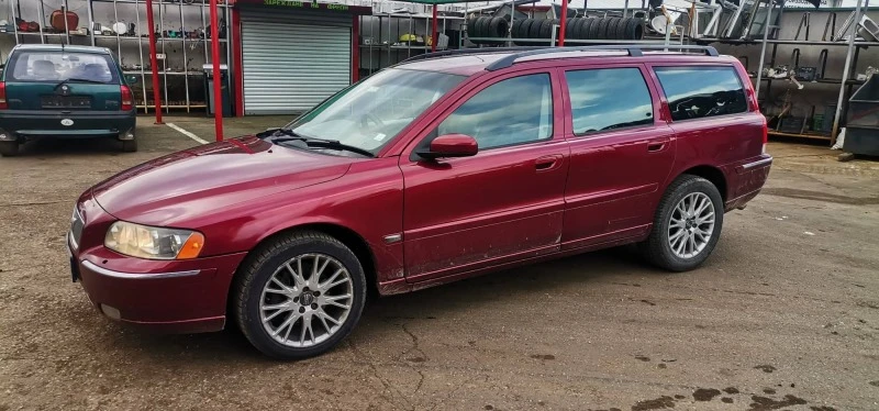 Volvo V70 2.4, снимка 2 - Автомобили и джипове - 40503075