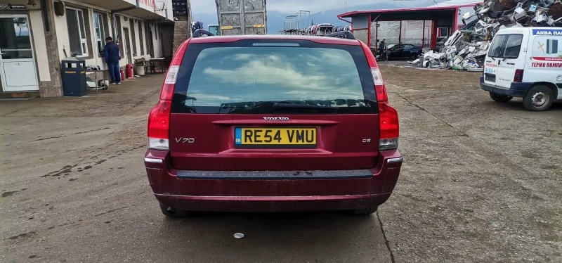 Volvo V70 2.4, снимка 4 - Автомобили и джипове - 40503075