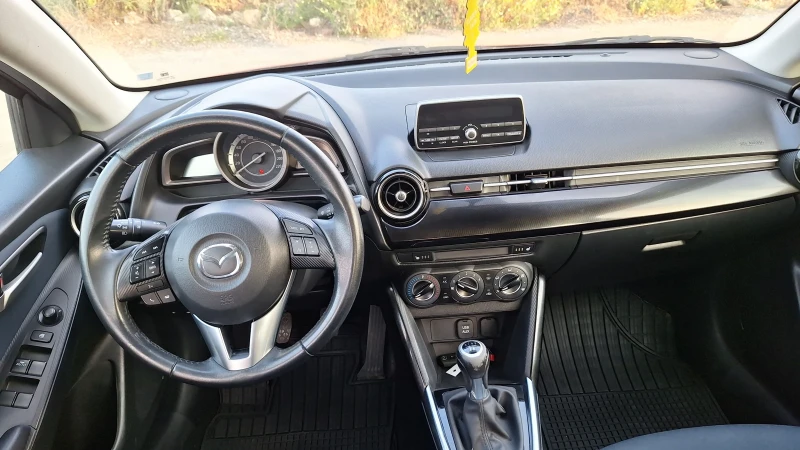 Mazda 2 1.5i, снимка 11 - Автомобили и джипове - 50670403